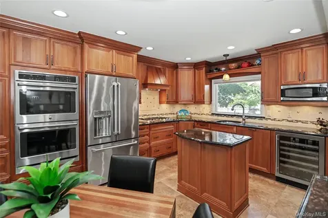 24 Tad Lane Old Bethpage NY 11804