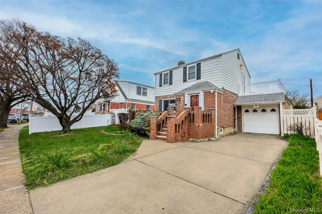 82 Cerenzia Boulevard Elmont NY 11003