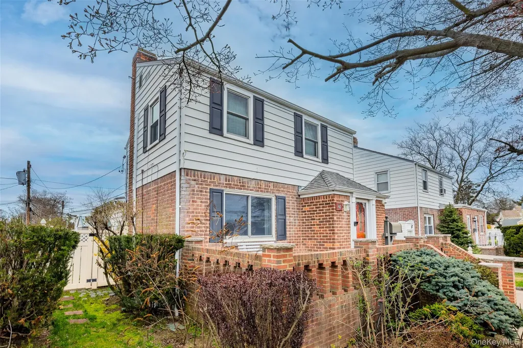 82 Cerenzia Boulevard Elmont NY 11003