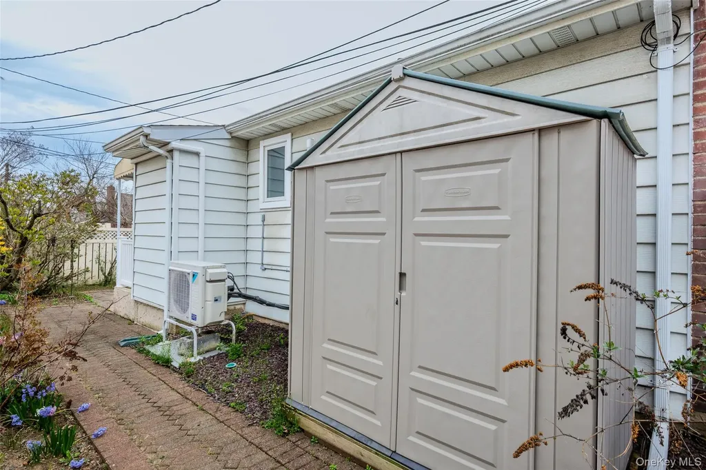 82 Cerenzia Boulevard Elmont NY 11003
