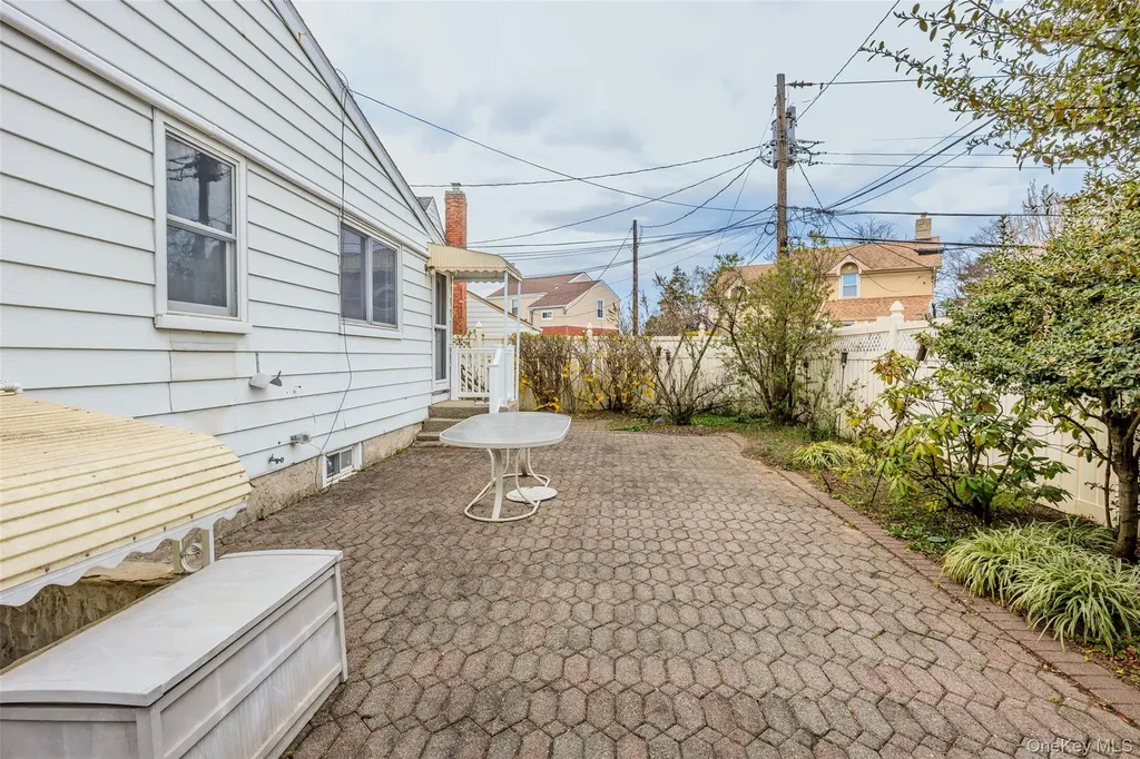 82 Cerenzia Boulevard Elmont NY 11003