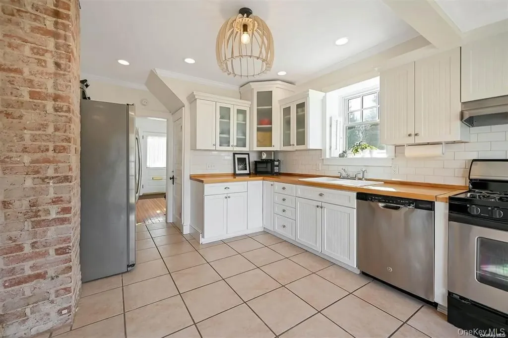 65 E Main Street Huntington NY 11743