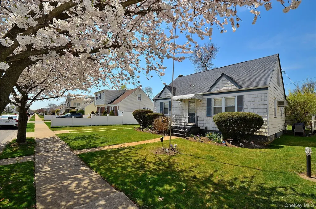 24 Linden Boulevard Hicksville NY 11801