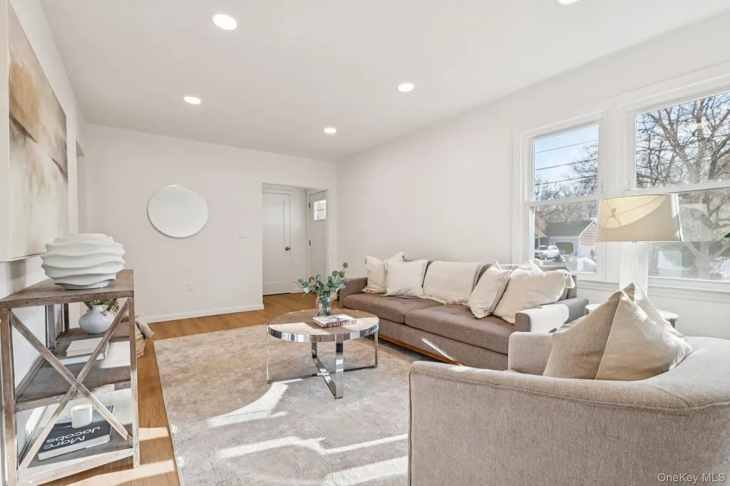 6 Nevada Avenue Medford NY 11763