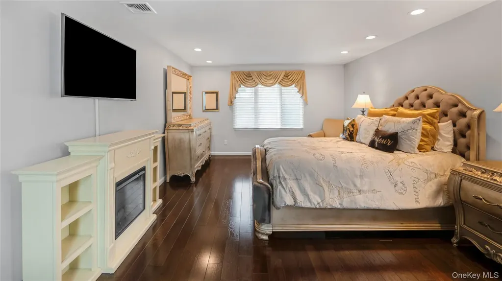 16 Long Acre Lane Dix Hills NY 11746