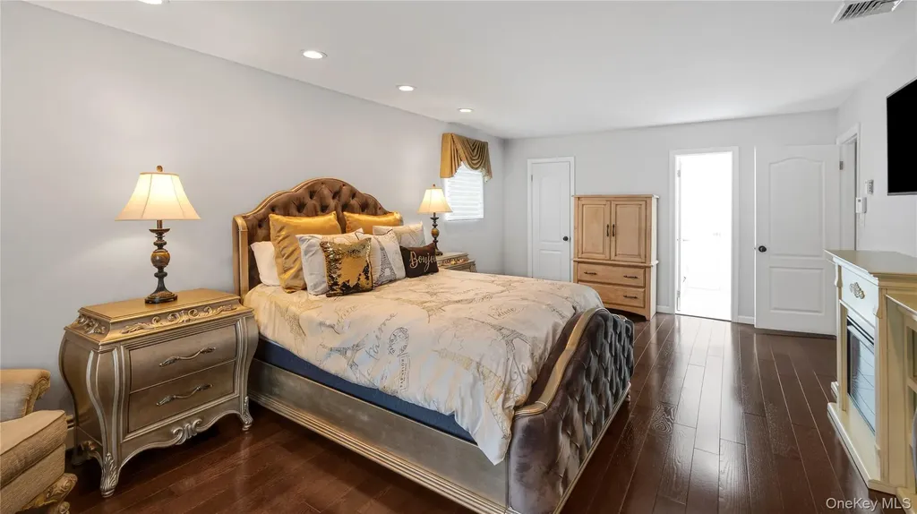 16 Long Acre Lane Dix Hills NY 11746