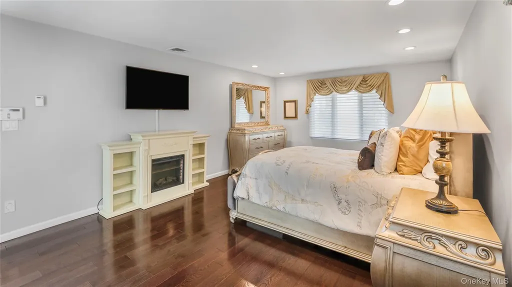 16 Long Acre Lane Dix Hills NY 11746