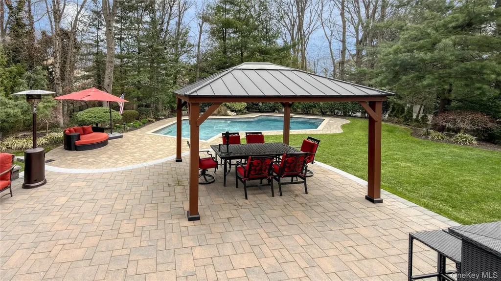 16 Long Acre Lane Dix Hills NY 11746