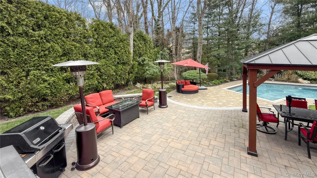 16 Long Acre Lane Dix Hills NY 11746