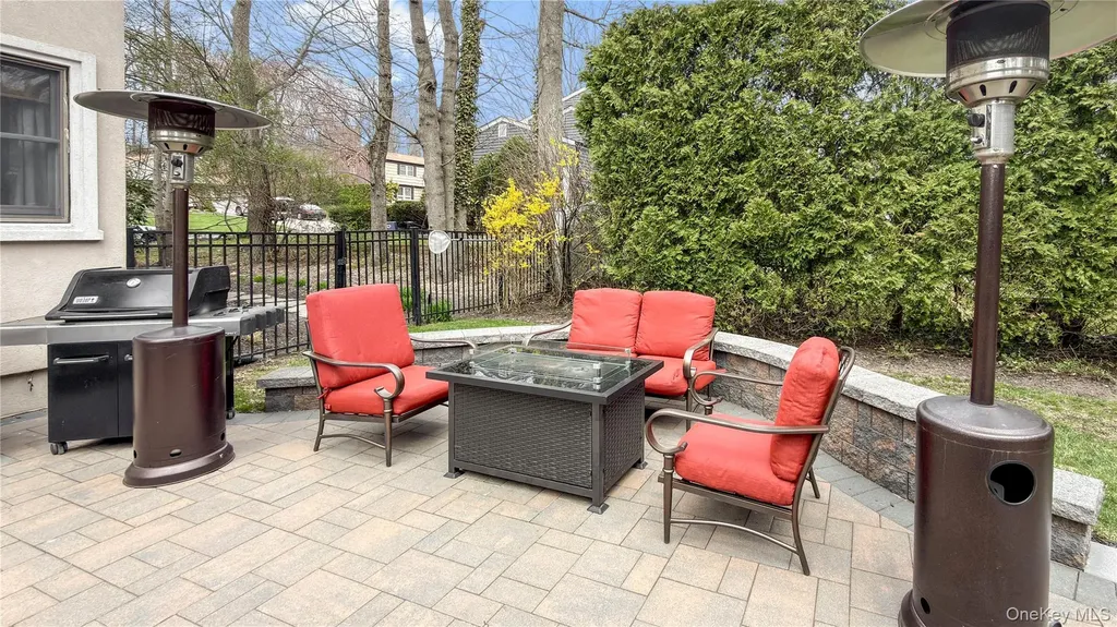 16 Long Acre Lane Dix Hills NY 11746
