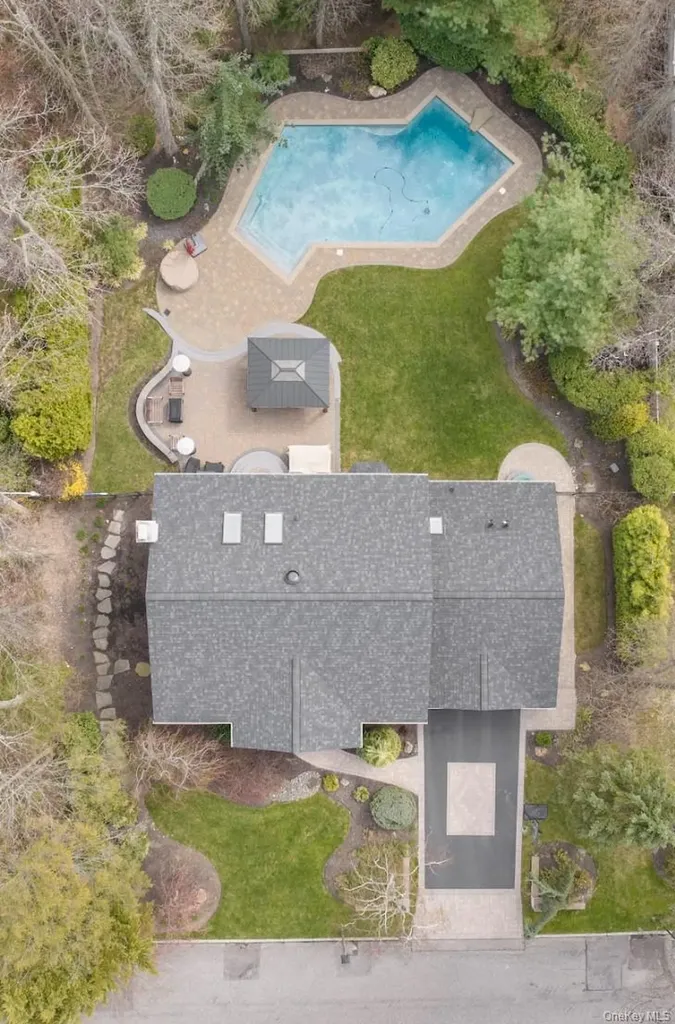 16 Long Acre Lane Dix Hills NY 11746
