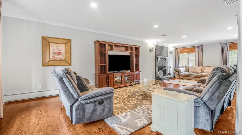 16 Long Acre Lane Dix Hills NY 11746