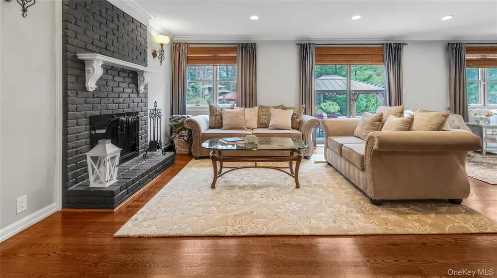 16 Long Acre Lane Dix Hills NY 11746