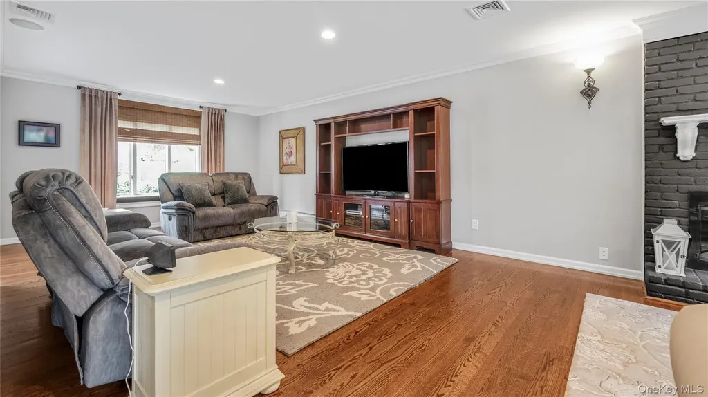 16 Long Acre Lane Dix Hills NY 11746