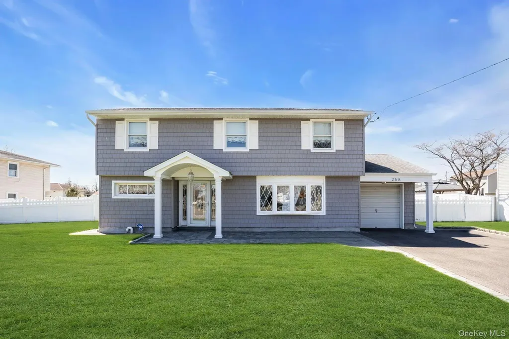 258 E 5th Street Deer Park NY 11729