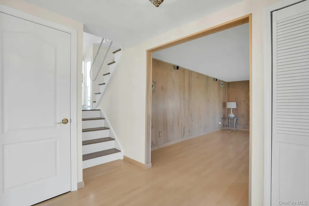 258 E 5th Street Deer Park NY 11729