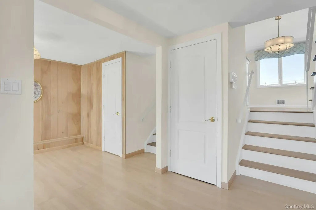 258 E 5th Street Deer Park NY 11729