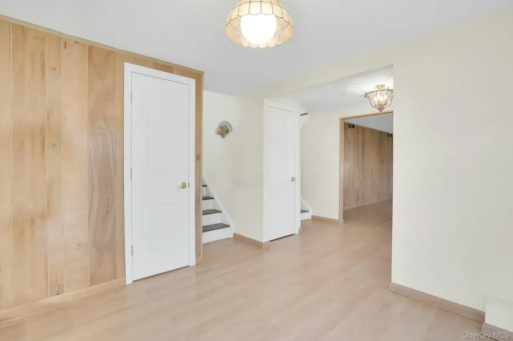 258 E 5th Street Deer Park NY 11729