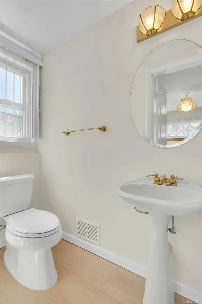 258 E 5th Street Deer Park NY 11729