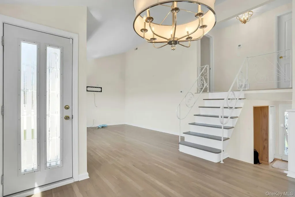258 E 5th Street Deer Park NY 11729
