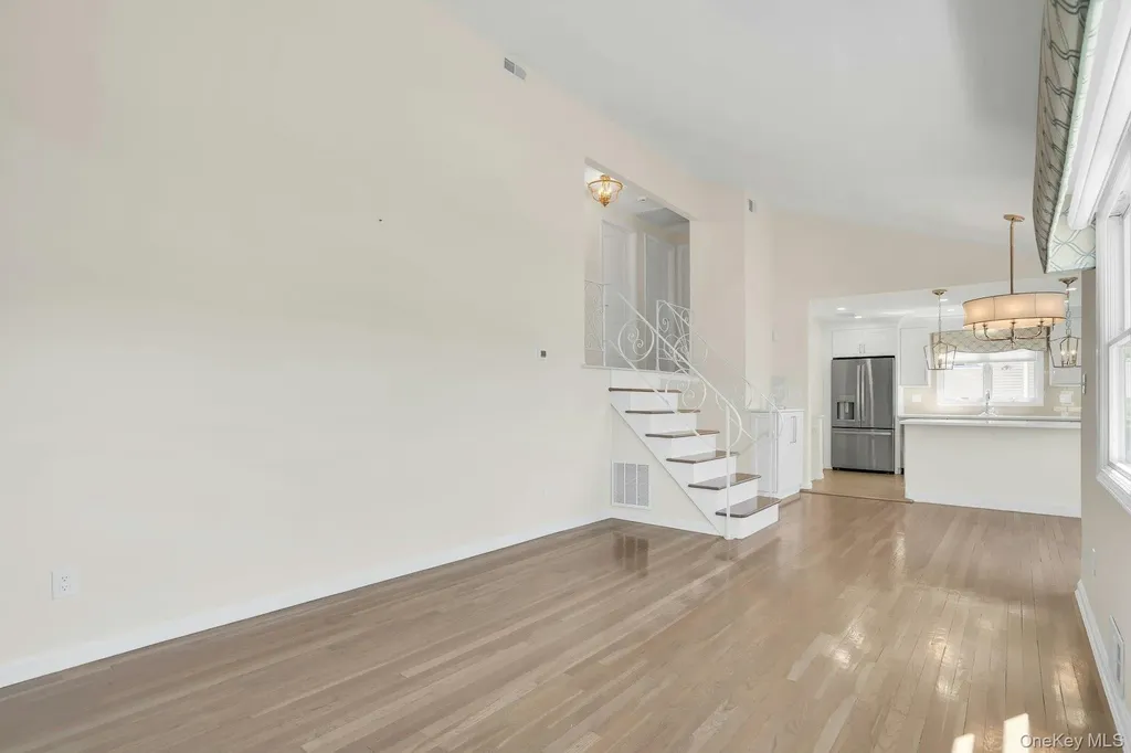 258 E 5th Street Deer Park NY 11729