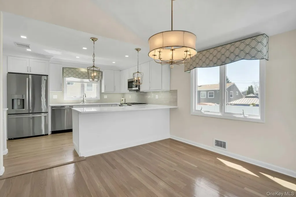 258 E 5th Street Deer Park NY 11729