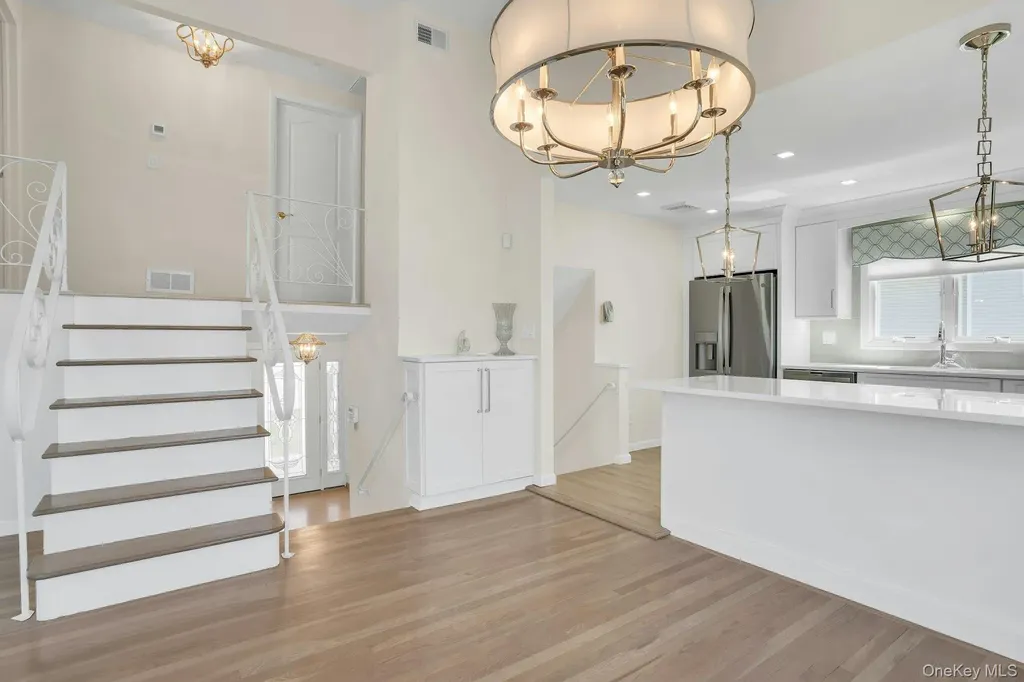 258 E 5th Street Deer Park NY 11729