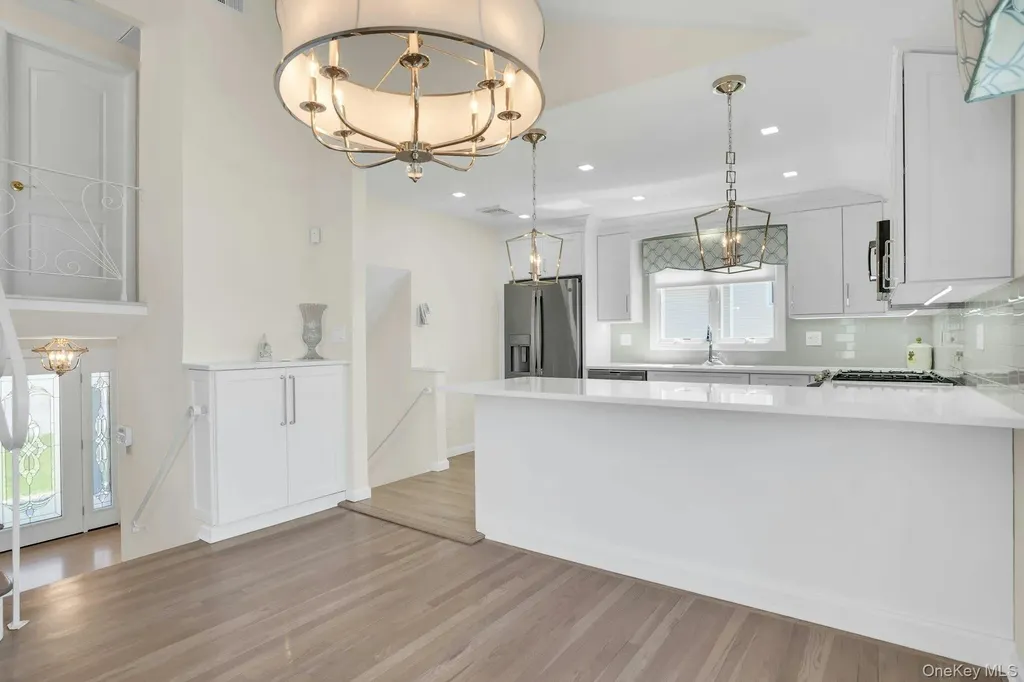 258 E 5th Street Deer Park NY 11729