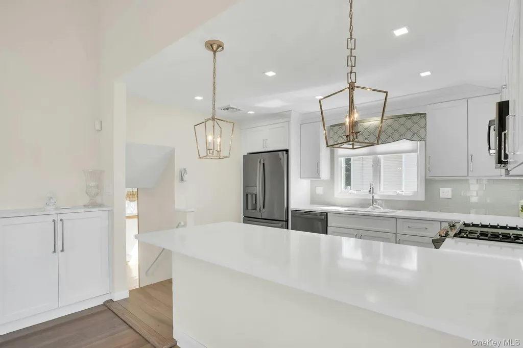 258 E 5th Street Deer Park NY 11729