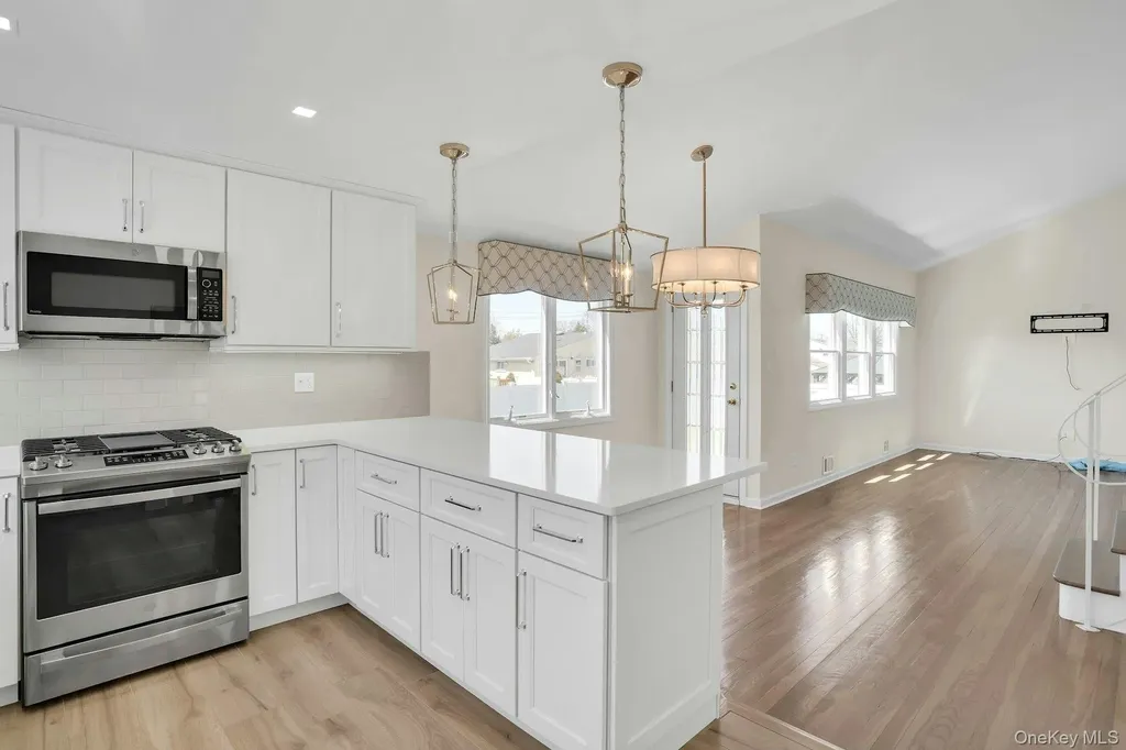 258 E 5th Street Deer Park NY 11729