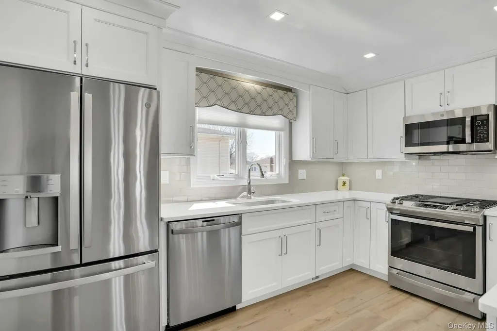 258 E 5th Street Deer Park NY 11729