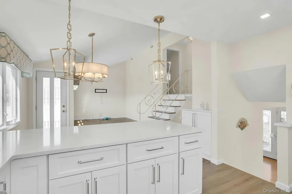 258 E 5th Street Deer Park NY 11729