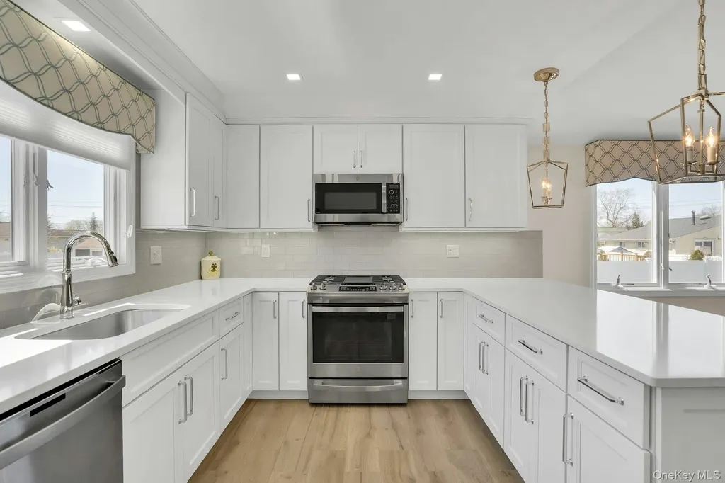 258 E 5th Street Deer Park NY 11729