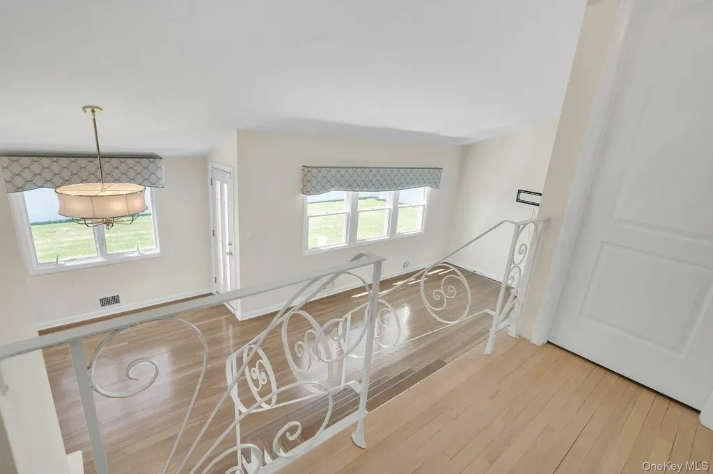 258 E 5th Street Deer Park NY 11729