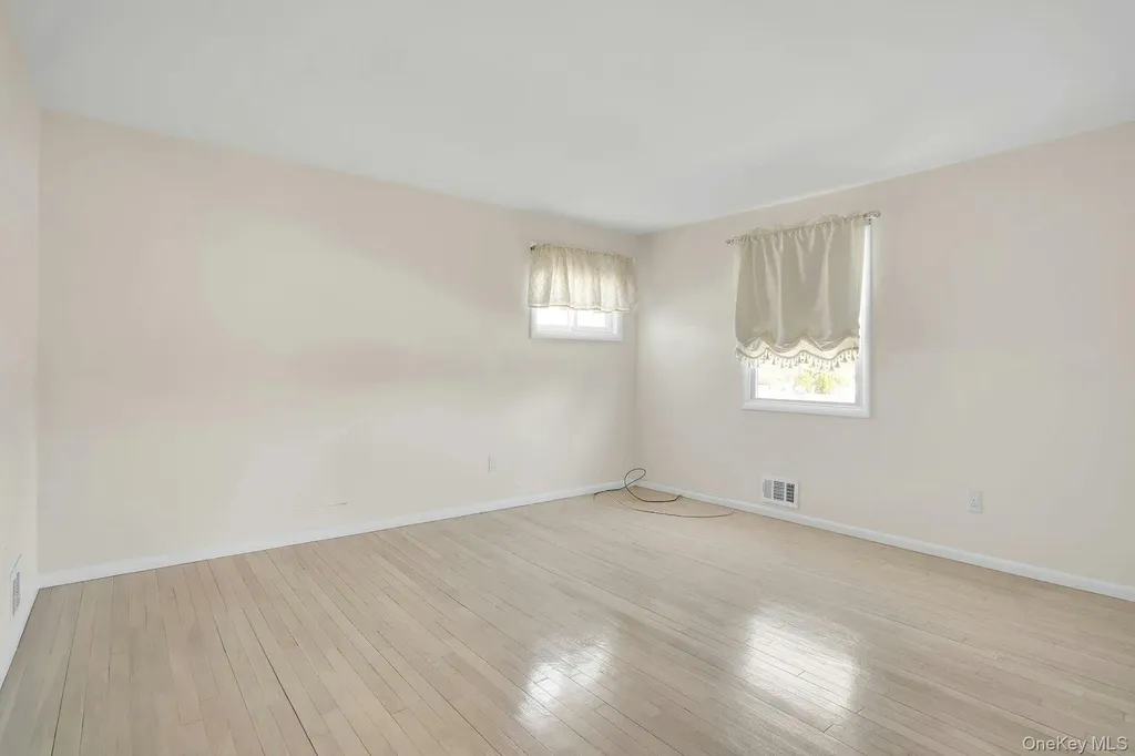 258 E 5th Street Deer Park NY 11729