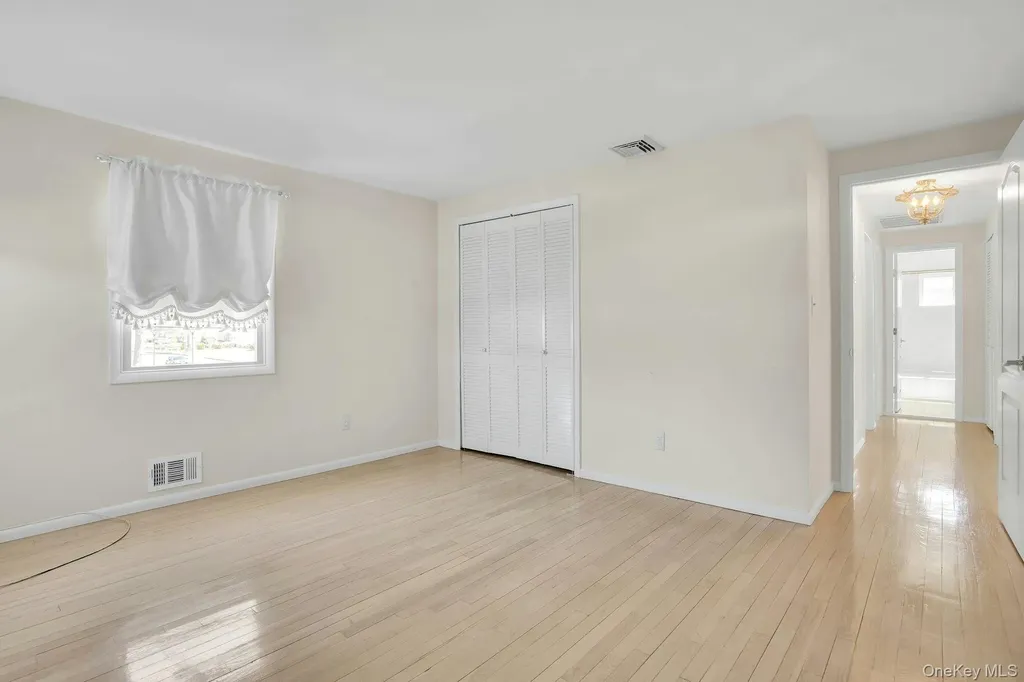 258 E 5th Street Deer Park NY 11729