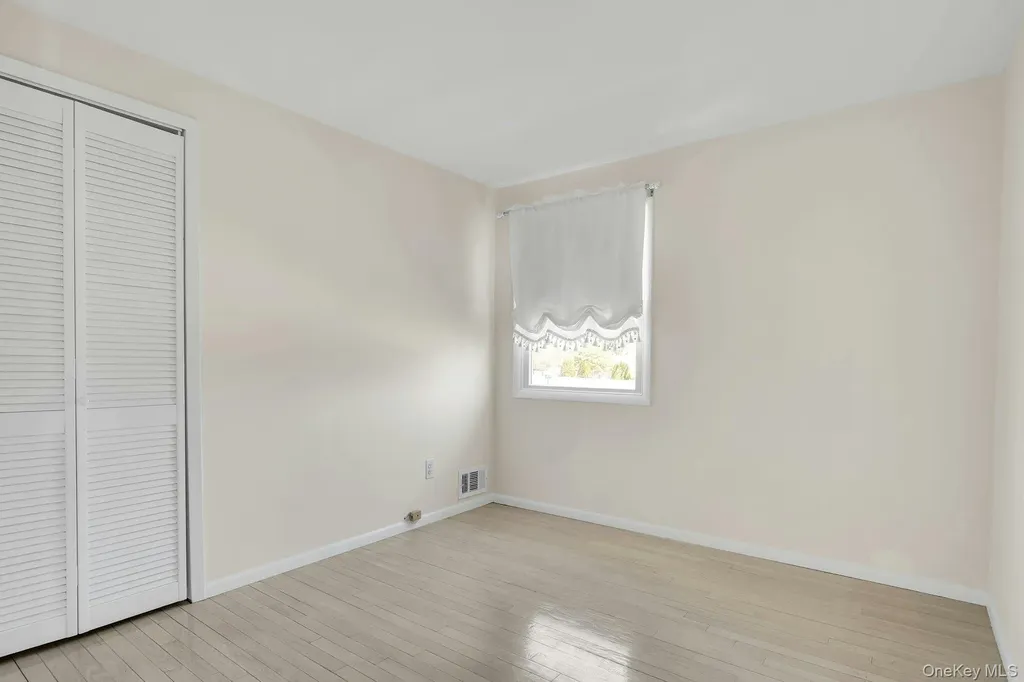 258 E 5th Street Deer Park NY 11729