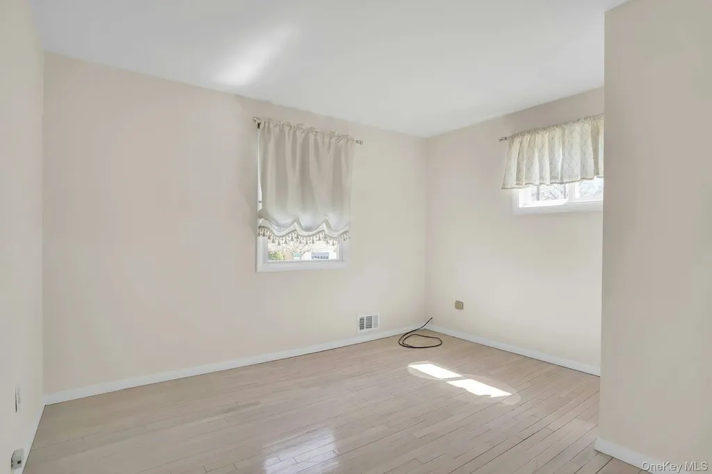 258 E 5th Street Deer Park NY 11729