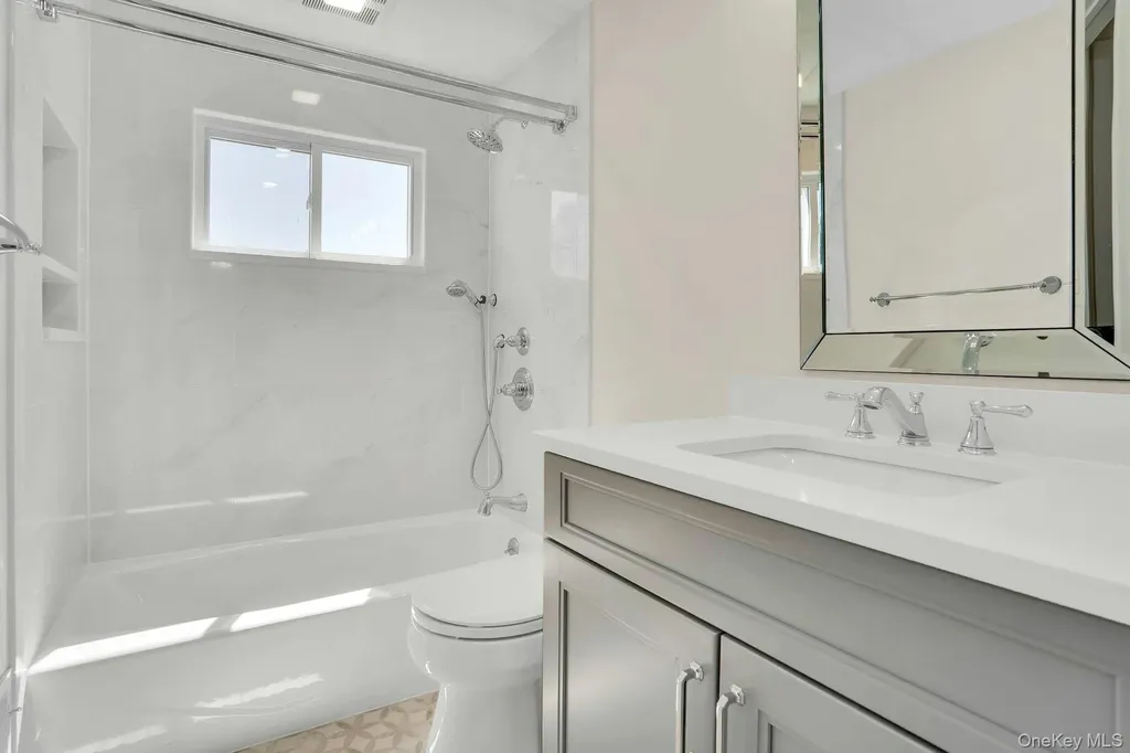 258 E 5th Street Deer Park NY 11729