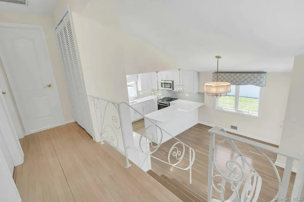 258 E 5th Street Deer Park NY 11729