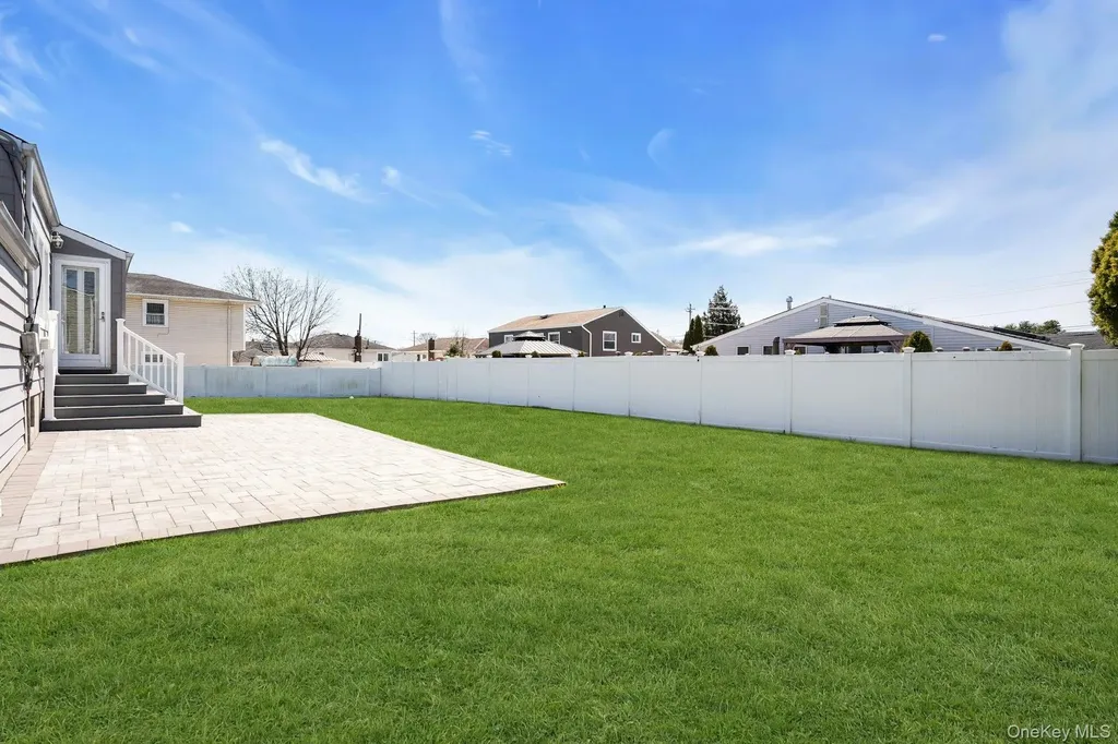 258 E 5th Street Deer Park NY 11729