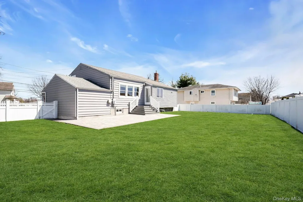 258 E 5th Street Deer Park NY 11729