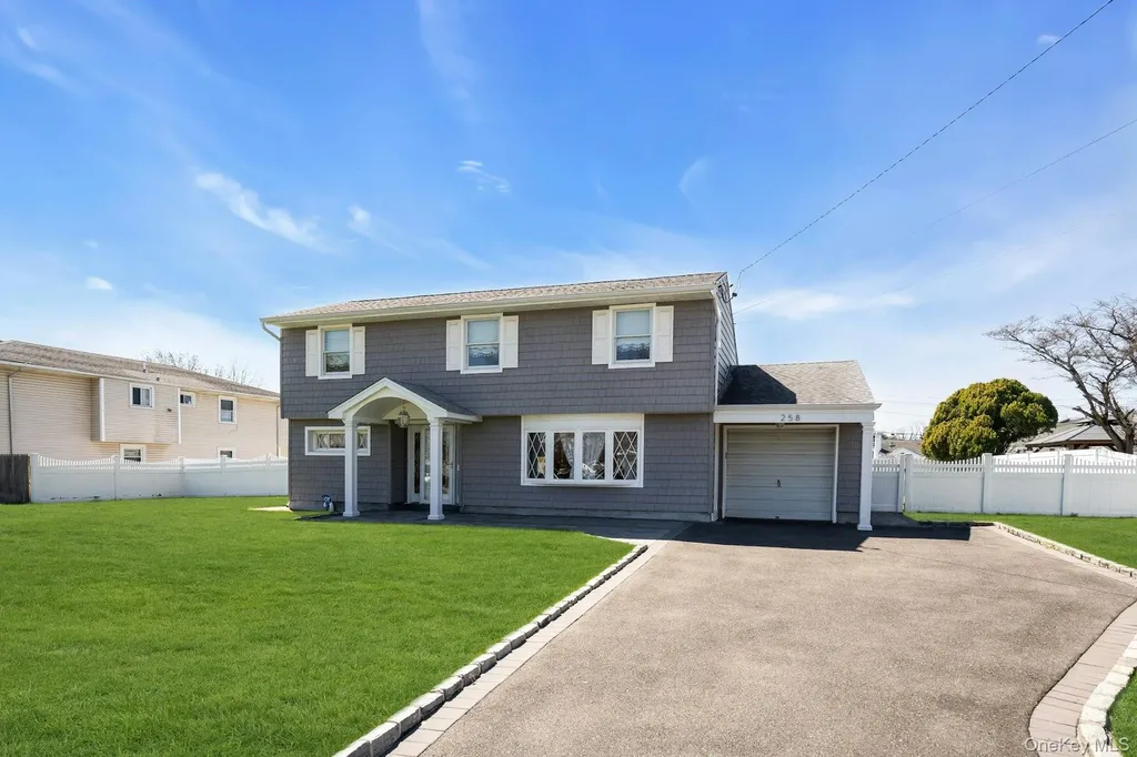 258 E 5th Street Deer Park NY 11729