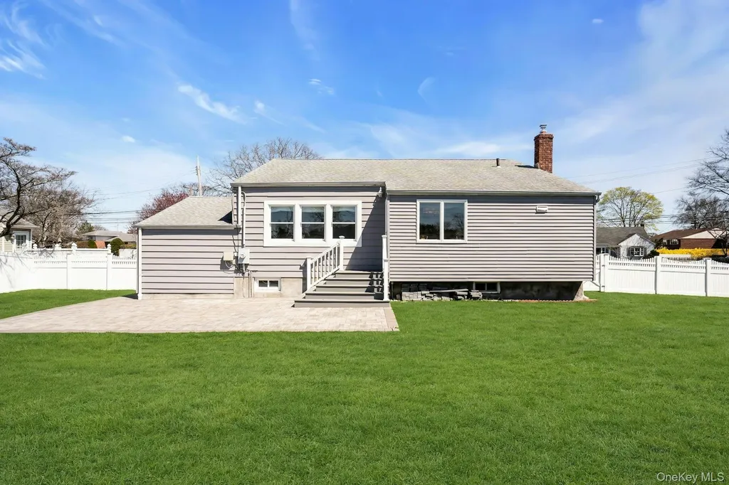 258 E 5th Street Deer Park NY 11729