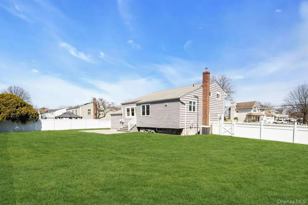 258 E 5th Street Deer Park NY 11729