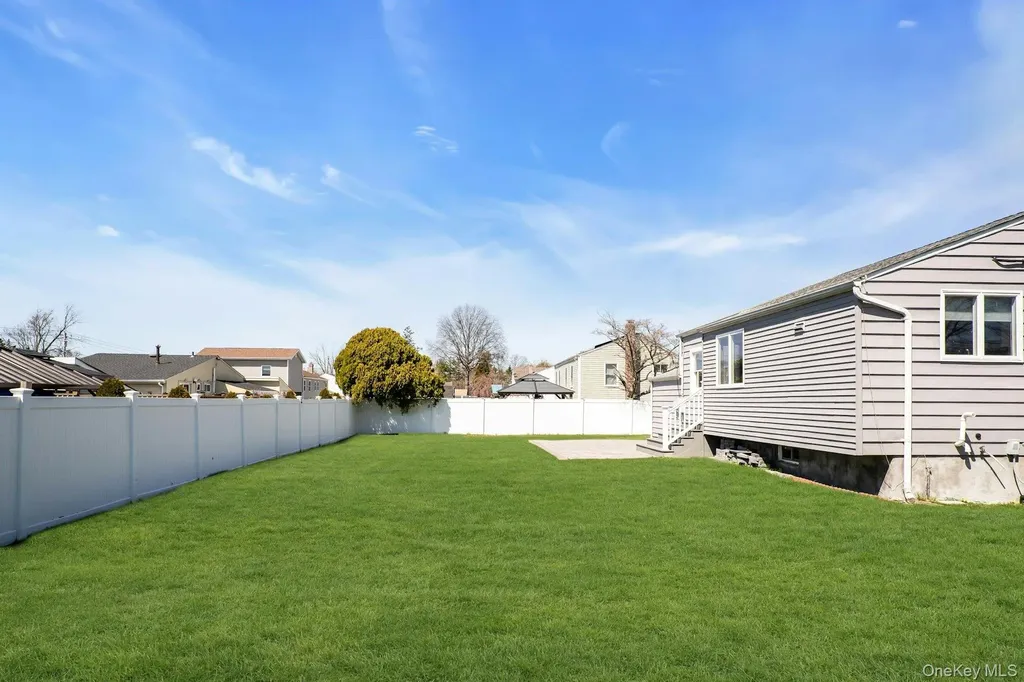 258 E 5th Street Deer Park NY 11729