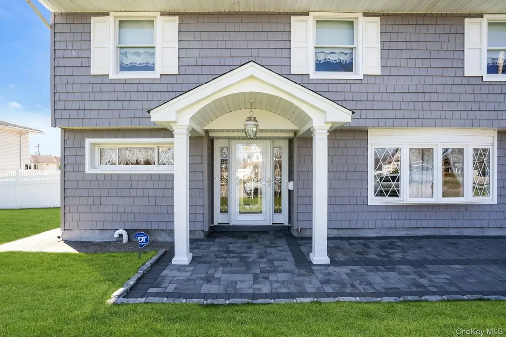 258 E 5th Street Deer Park NY 11729