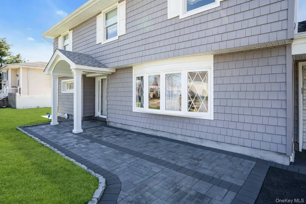 258 E 5th Street Deer Park NY 11729