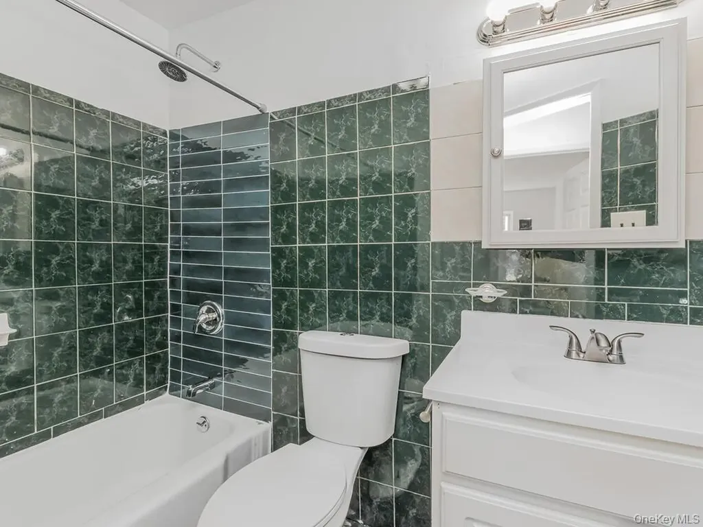 724 A E 223rd Street Bronx NY 10466