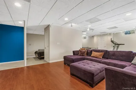 6 Bassett Court Baldwin Place NY 10505